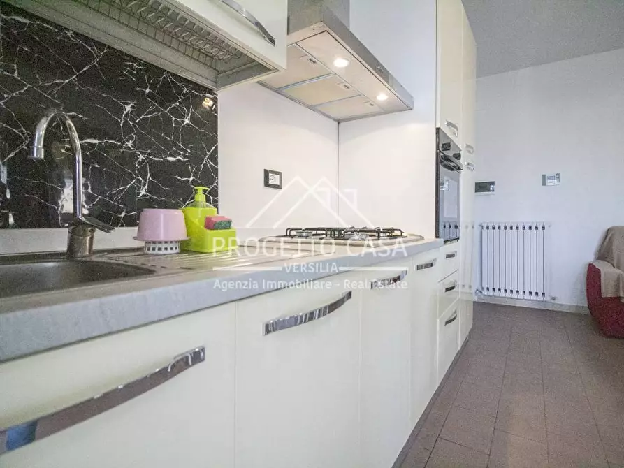 Immagine 30 di Appartamento in vendita  in VIA margherita hack lido di camaiore a Camaiore