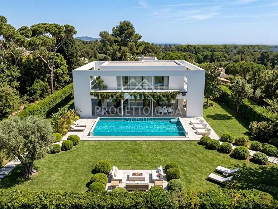 Immagine 2 di Casa indipendente in vendita  in VIA catalani forte dei marmi a Pietrasanta