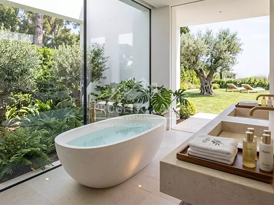 Immagine 10 di Casa indipendente in vendita  in VIA catalani forte dei marmi a Pietrasanta
