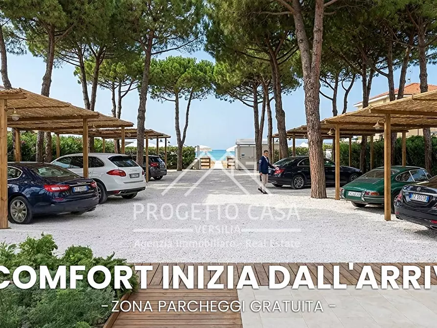 Immagine 7 di Attività commerciale in vendita  a Camaiore