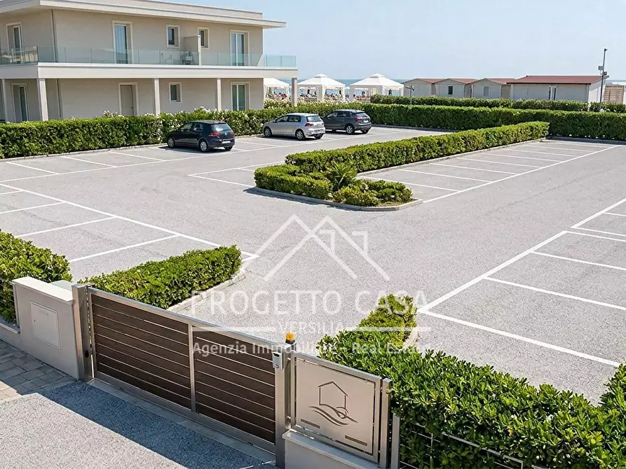Immagine 16 di Attività commerciale in vendita  a Camaiore