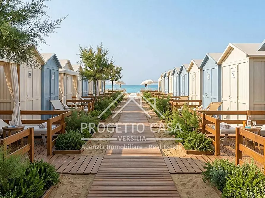 Immagine 18 di Attività commerciale in vendita  a Camaiore