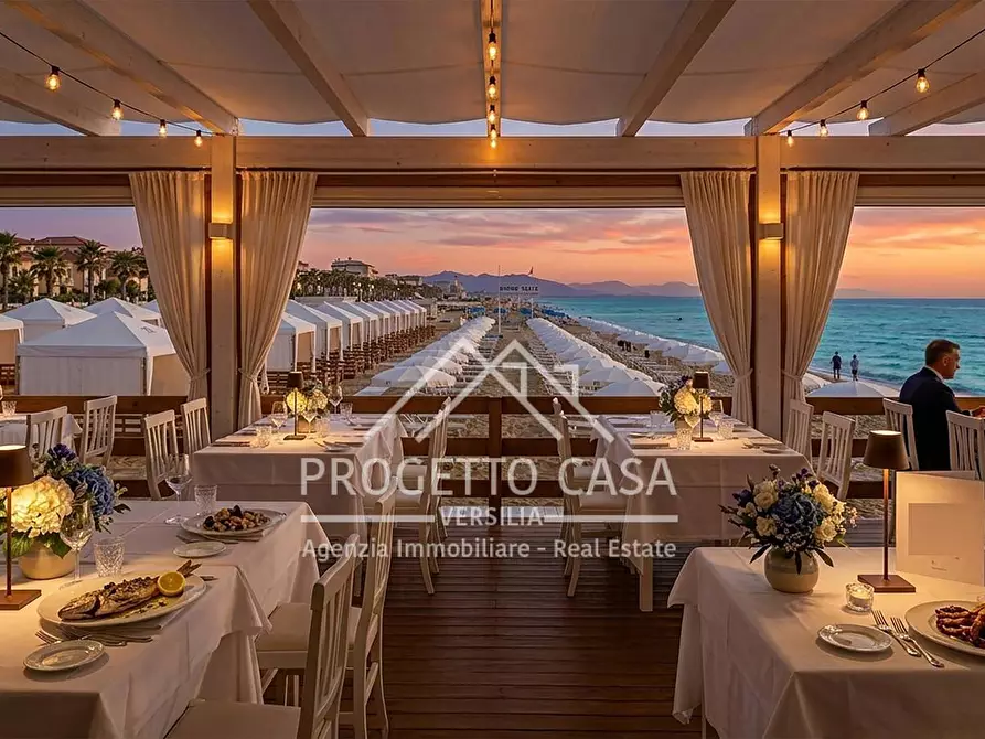 Immagine 19 di Attività commerciale in vendita  a Camaiore