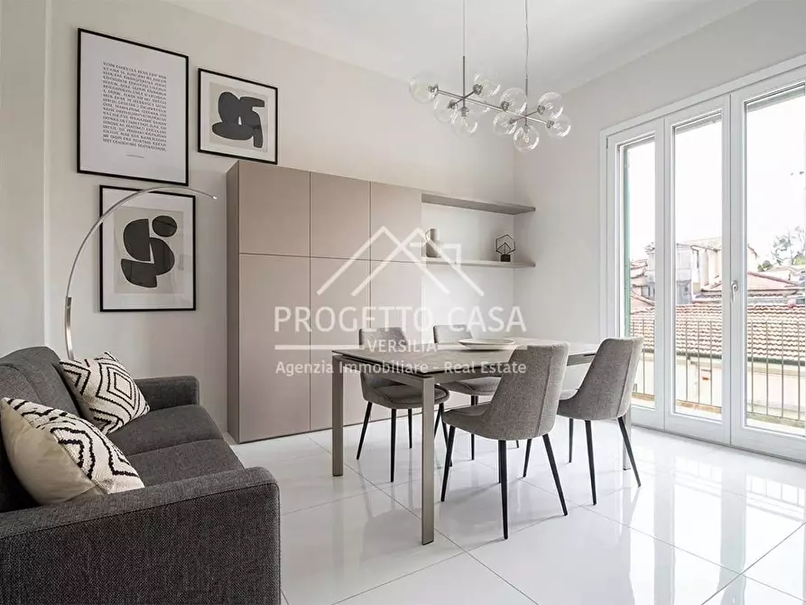 Immagine 1 di Appartamento in vendita  in via lepanto a Viareggio