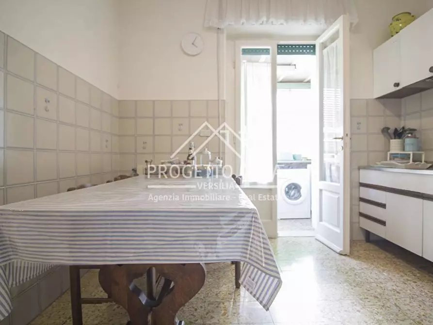 Immagine 16 di Appartamento in vendita  in via lepanto a Viareggio