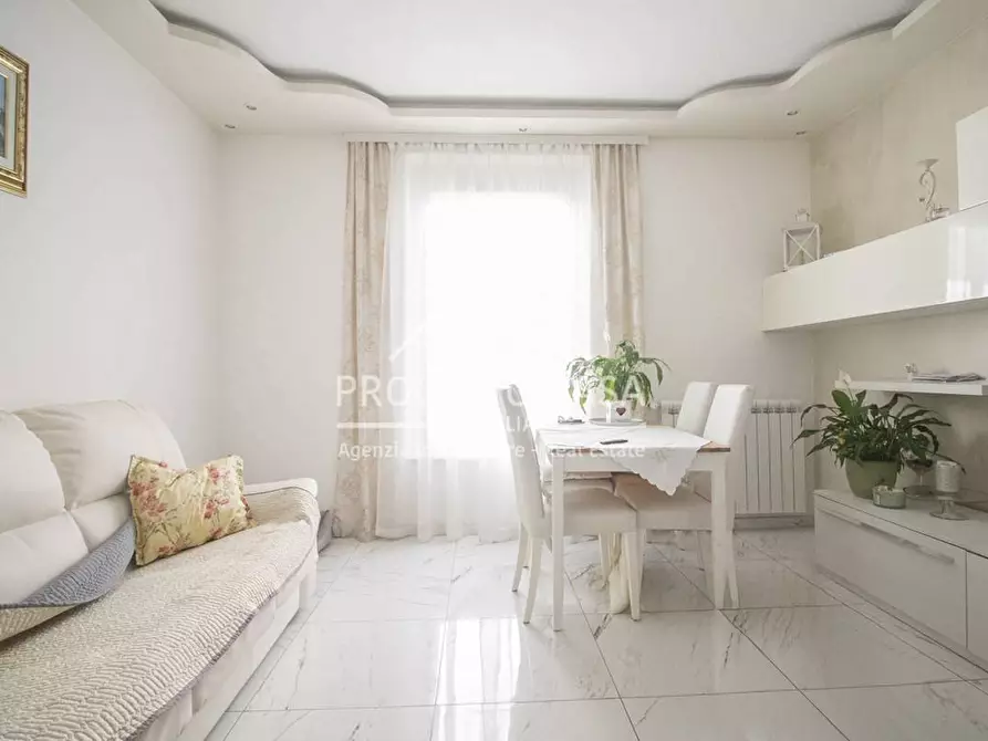 Immagine 4 di Casa indipendente in vendita  in VIA TOMEONI a Camaiore