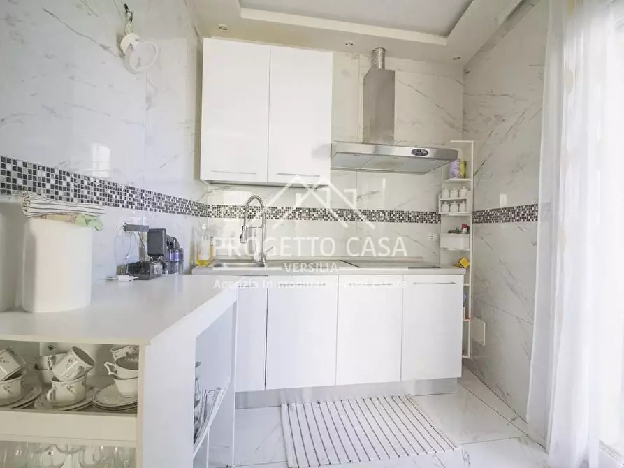 Immagine 8 di Casa indipendente in vendita  in VIA TOMEONI a Camaiore