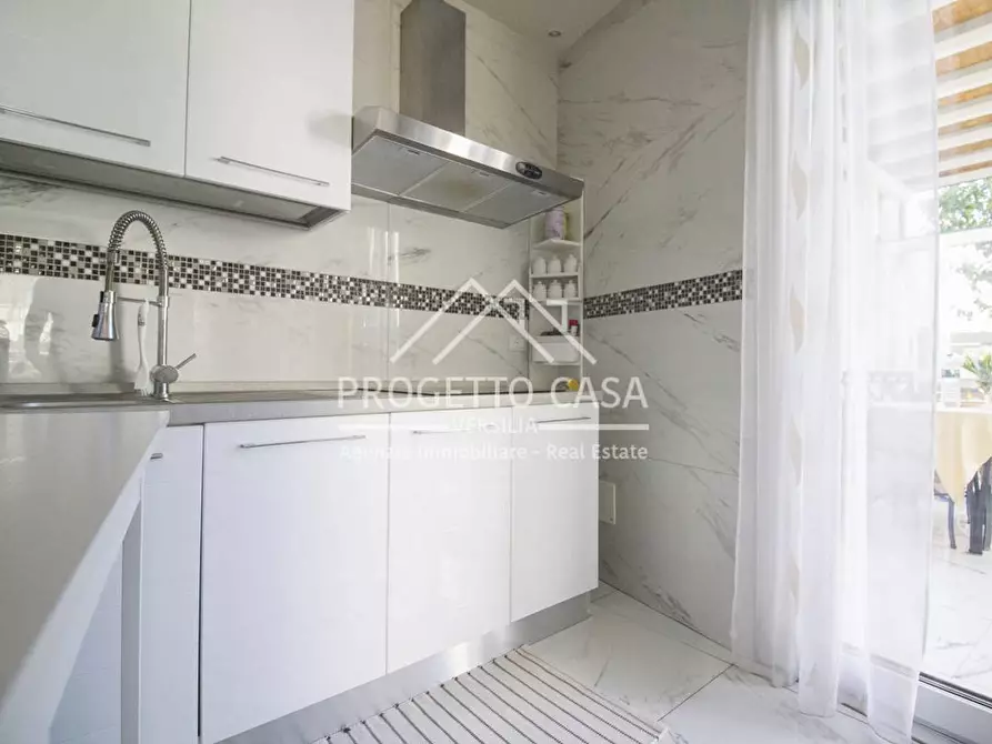 Immagine 10 di Casa indipendente in vendita  in VIA TOMEONI a Camaiore