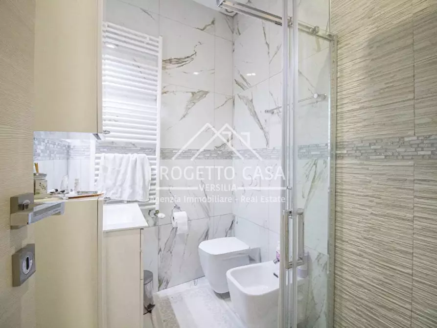 Immagine 11 di Casa indipendente in vendita  in VIA TOMEONI a Camaiore