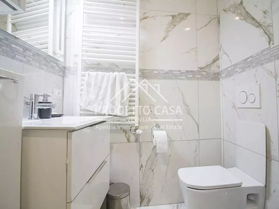 Immagine 14 di Casa indipendente in vendita  in VIA TOMEONI a Camaiore