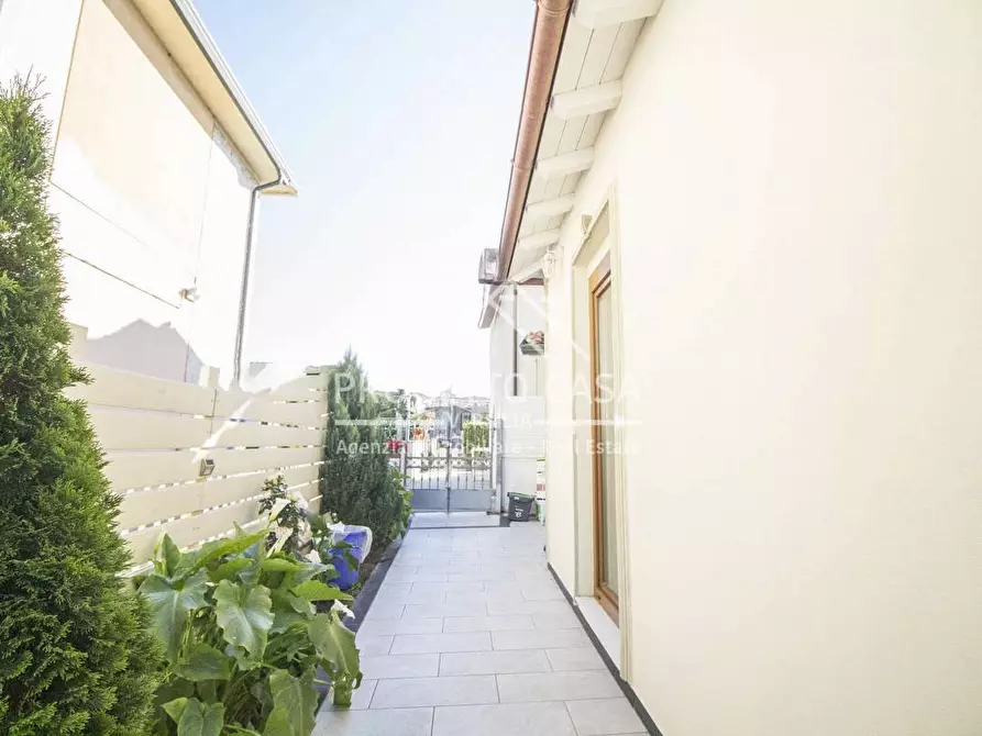 Immagine 24 di Casa indipendente in vendita  in VIA TOMEONI a Camaiore