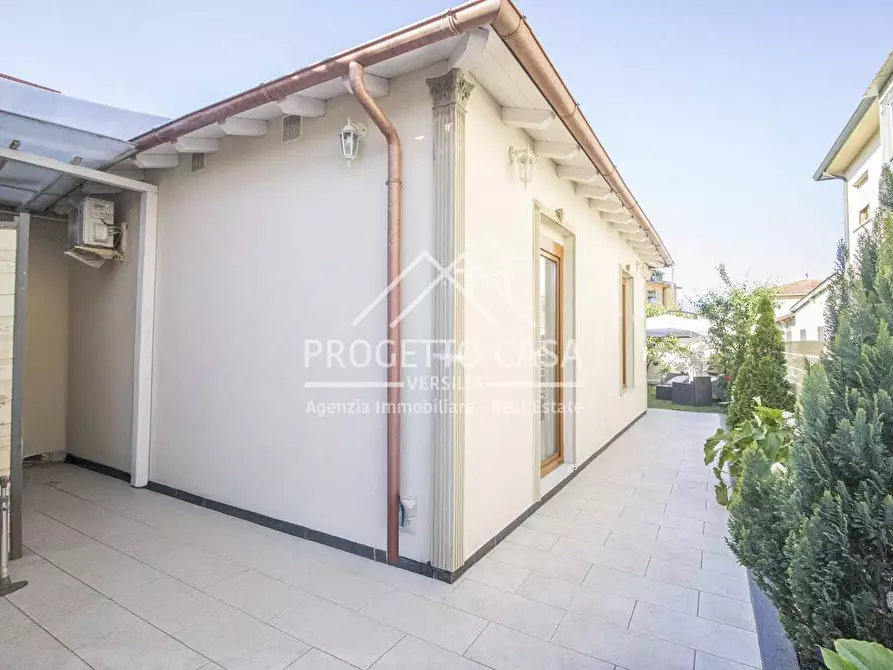 Immagine 25 di Casa indipendente in vendita  in VIA TOMEONI a Camaiore