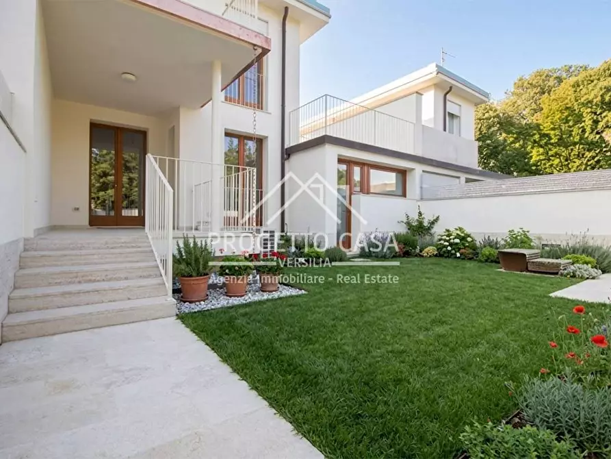 Immagine 1 di Casa indipendente in vendita  in VIA VERDI a Camaiore