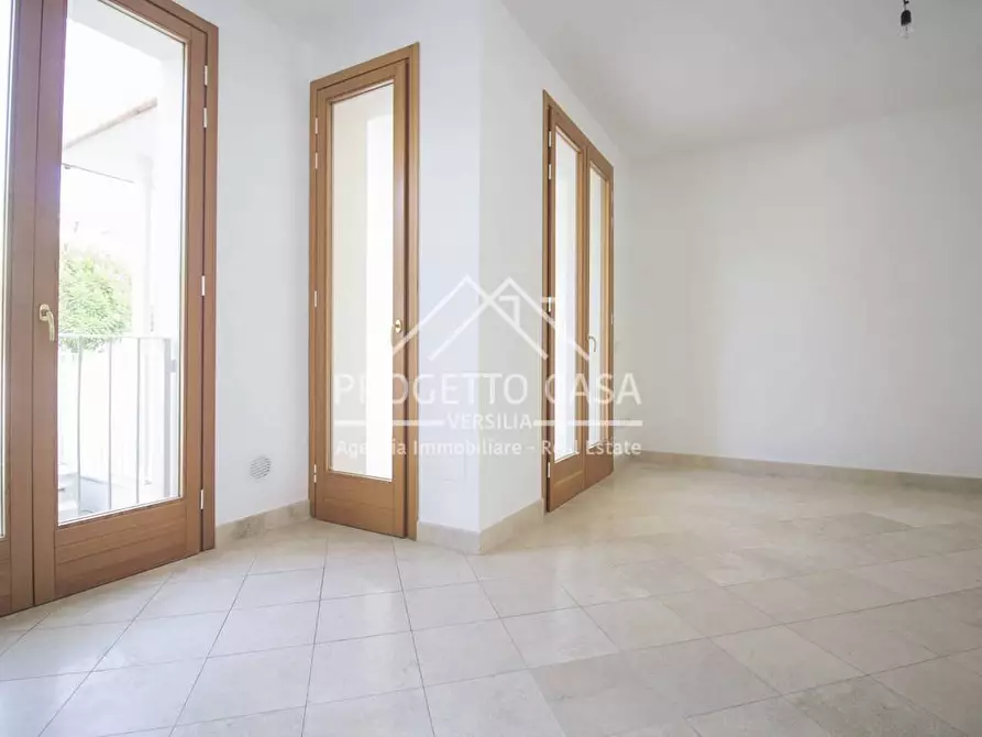 Immagine 11 di Casa indipendente in vendita  in VIA VERDI a Camaiore