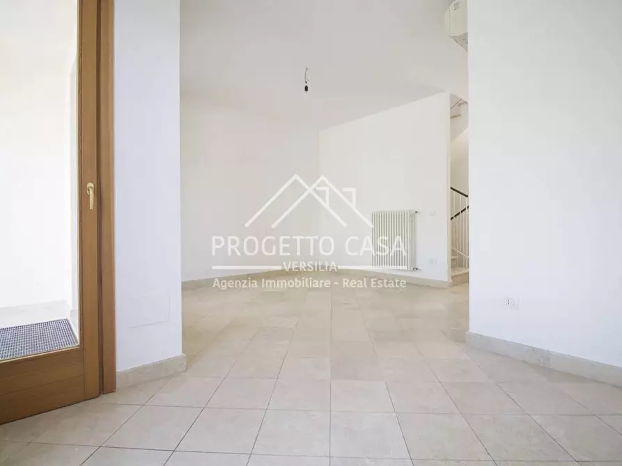 Immagine 12 di Casa indipendente in vendita  in VIA VERDI a Camaiore