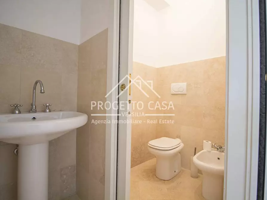 Immagine 14 di Casa indipendente in vendita  in VIA VERDI a Camaiore