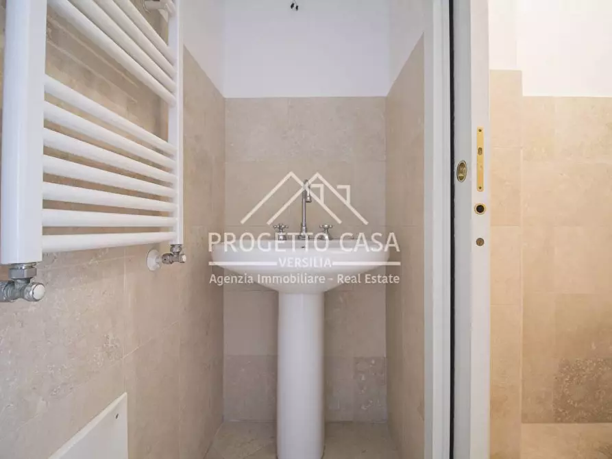 Immagine 15 di Casa indipendente in vendita  in VIA VERDI a Camaiore