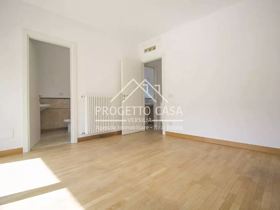 Immagine 19 di Casa indipendente in vendita  in VIA VERDI a Camaiore