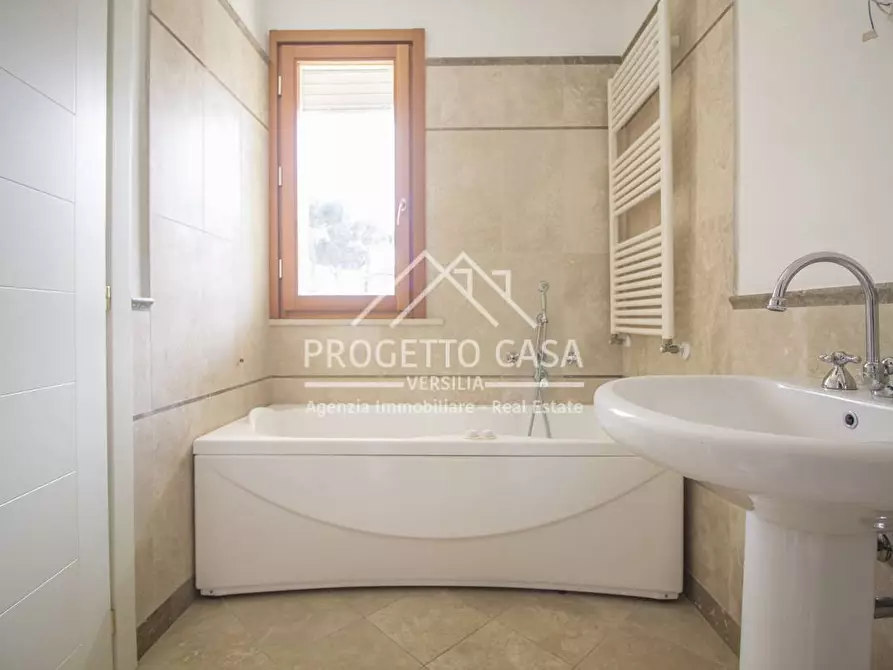 Immagine 22 di Casa indipendente in vendita  in VIA VERDI a Camaiore