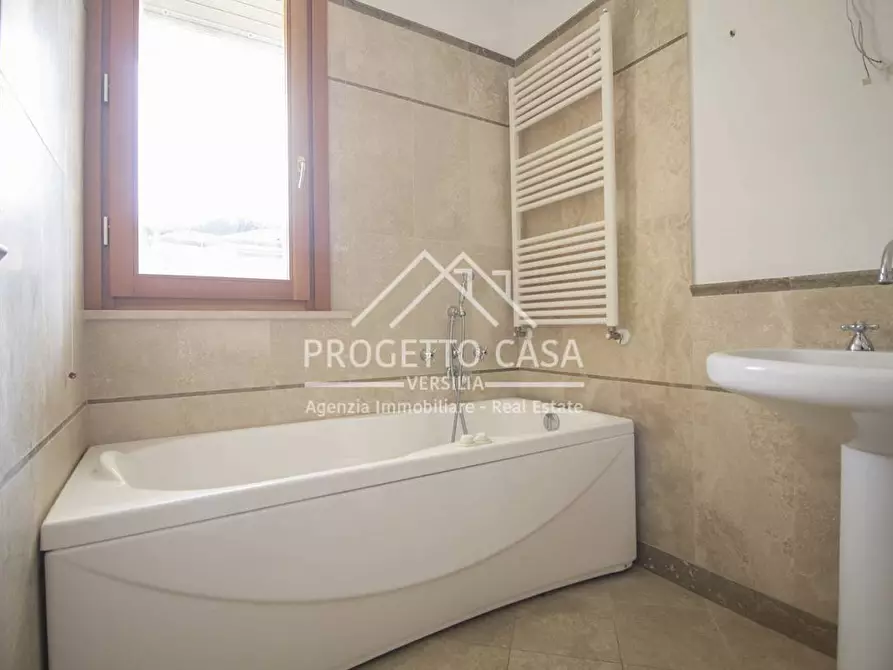 Immagine 23 di Casa indipendente in vendita  in VIA VERDI a Camaiore