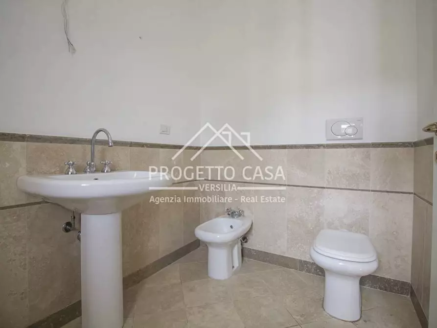 Immagine 24 di Casa indipendente in vendita  in VIA VERDI a Camaiore