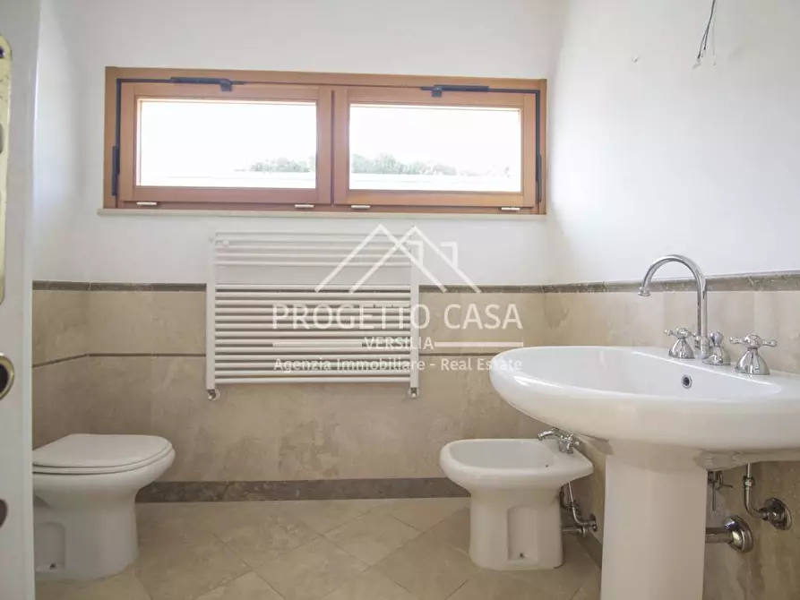 Immagine 29 di Casa indipendente in vendita  in VIA VERDI a Camaiore