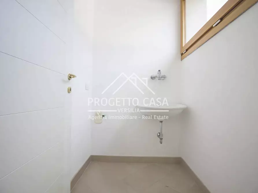 Immagine 43 di Casa indipendente in vendita  in VIA VERDI a Camaiore