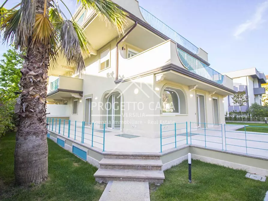 Immagine 1 di Appartamento in vendita  in VIA GENOVA a Viareggio