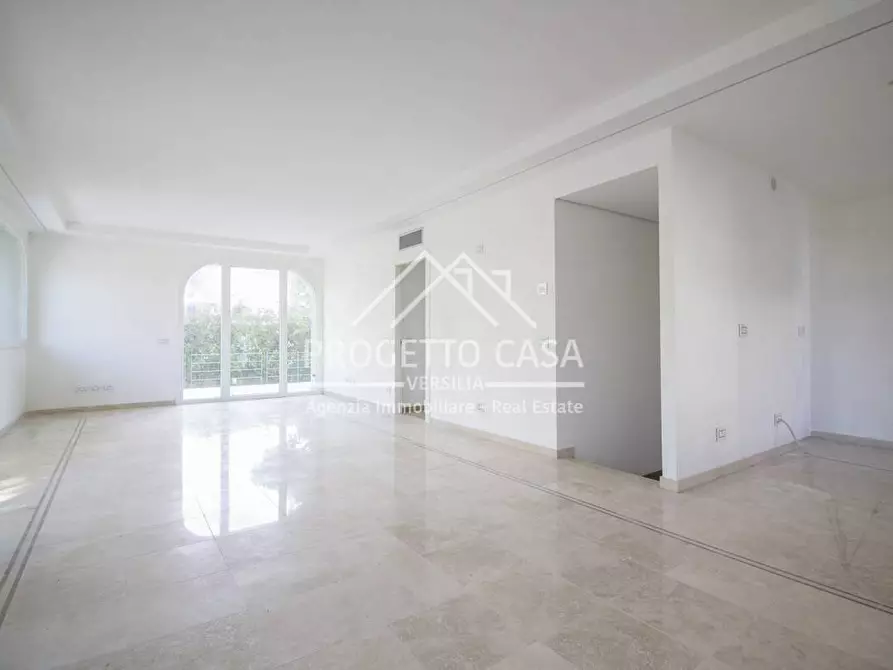 Immagine 2 di Appartamento in vendita  in VIA GENOVA a Viareggio