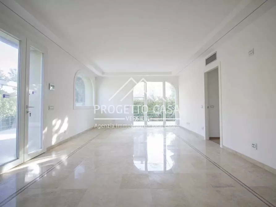 Immagine 4 di Appartamento in vendita  in VIA GENOVA a Viareggio