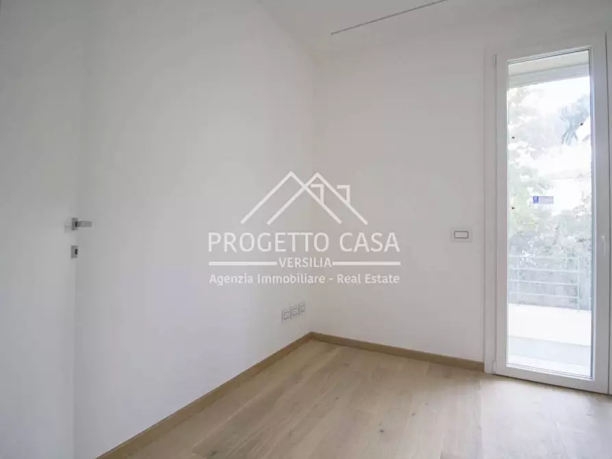 Immagine 8 di Appartamento in vendita  in VIA GENOVA a Viareggio