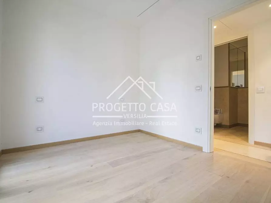 Immagine 10 di Appartamento in vendita  in VIA GENOVA a Viareggio