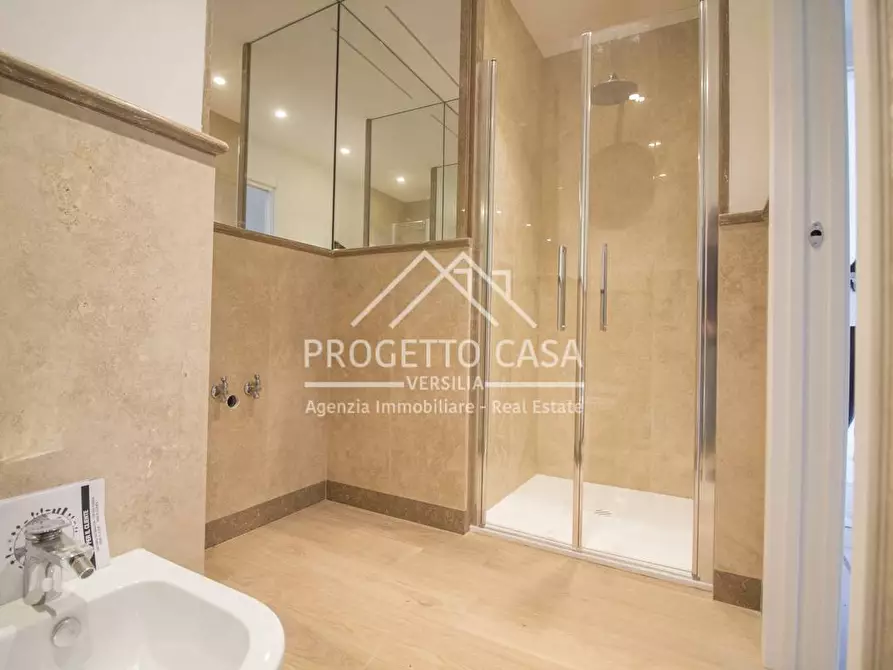 Immagine 14 di Appartamento in vendita  in VIA GENOVA a Viareggio