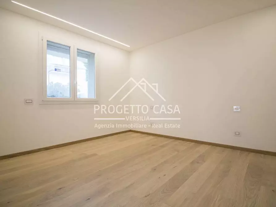 Immagine 15 di Appartamento in vendita  in VIA GENOVA a Viareggio