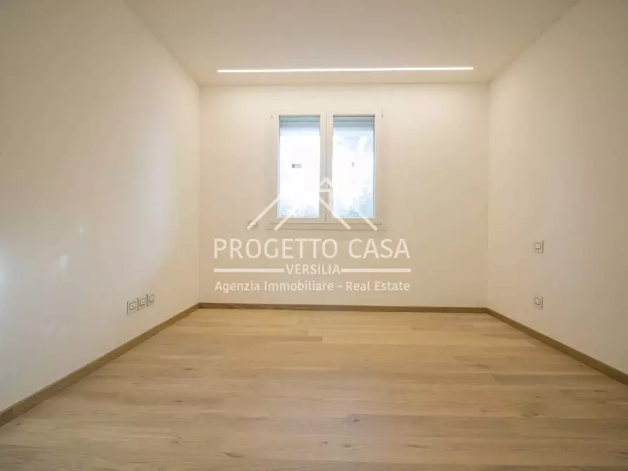 Immagine 16 di Appartamento in vendita  in VIA GENOVA a Viareggio