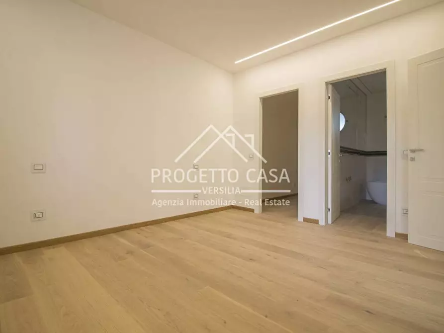 Immagine 17 di Appartamento in vendita  in VIA GENOVA a Viareggio