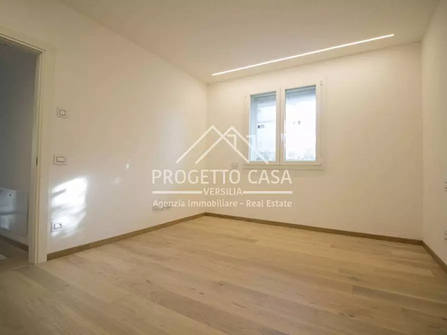 Immagine 18 di Appartamento in vendita  in VIA GENOVA a Viareggio