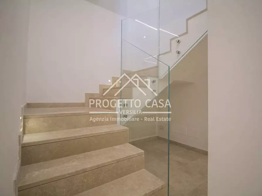 Immagine 24 di Appartamento in vendita  in VIA GENOVA a Viareggio