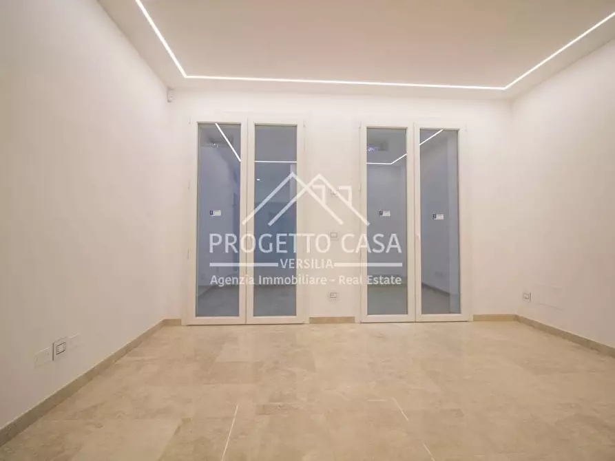 Immagine 25 di Appartamento in vendita  in VIA GENOVA a Viareggio