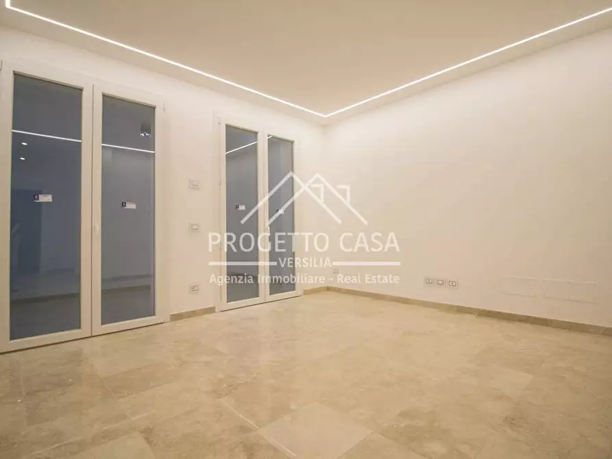 Immagine 26 di Appartamento in vendita  in VIA GENOVA a Viareggio