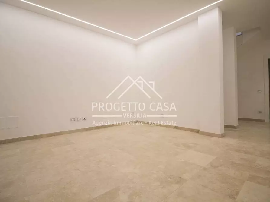 Immagine 27 di Appartamento in vendita  in VIA GENOVA a Viareggio