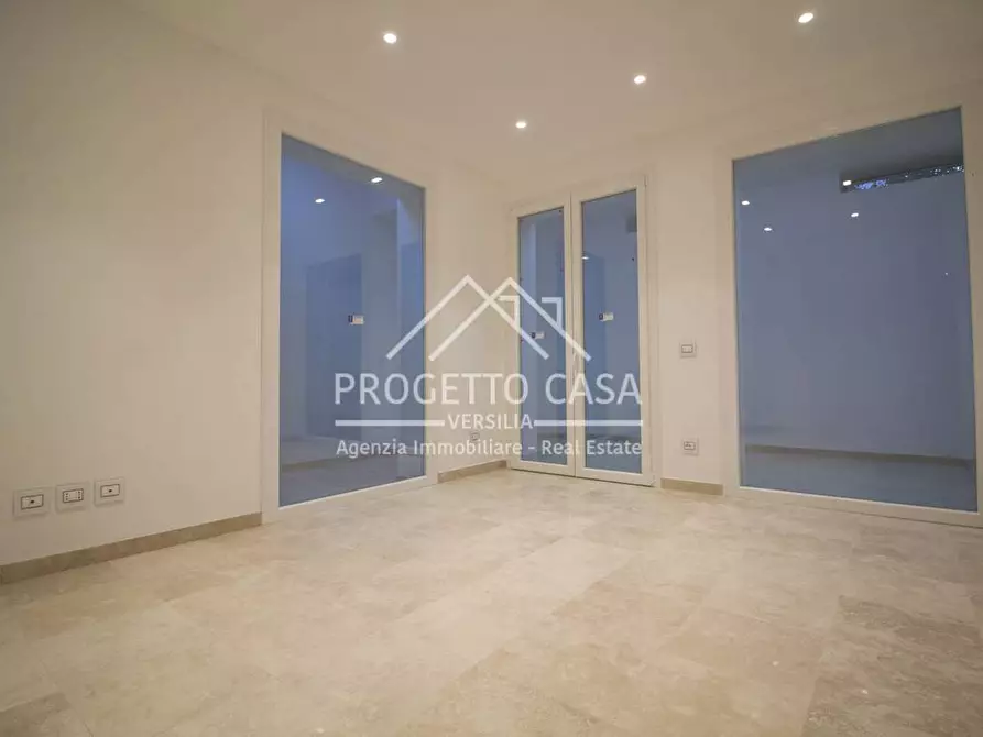 Immagine 29 di Appartamento in vendita  in VIA GENOVA a Viareggio