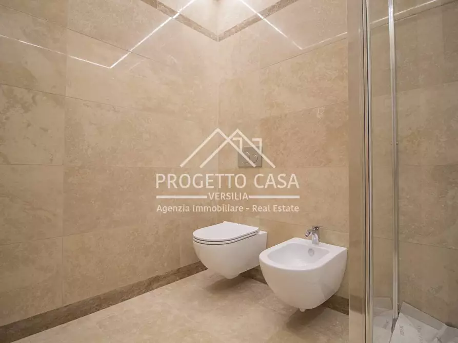 Immagine 33 di Appartamento in vendita  in VIA GENOVA a Viareggio