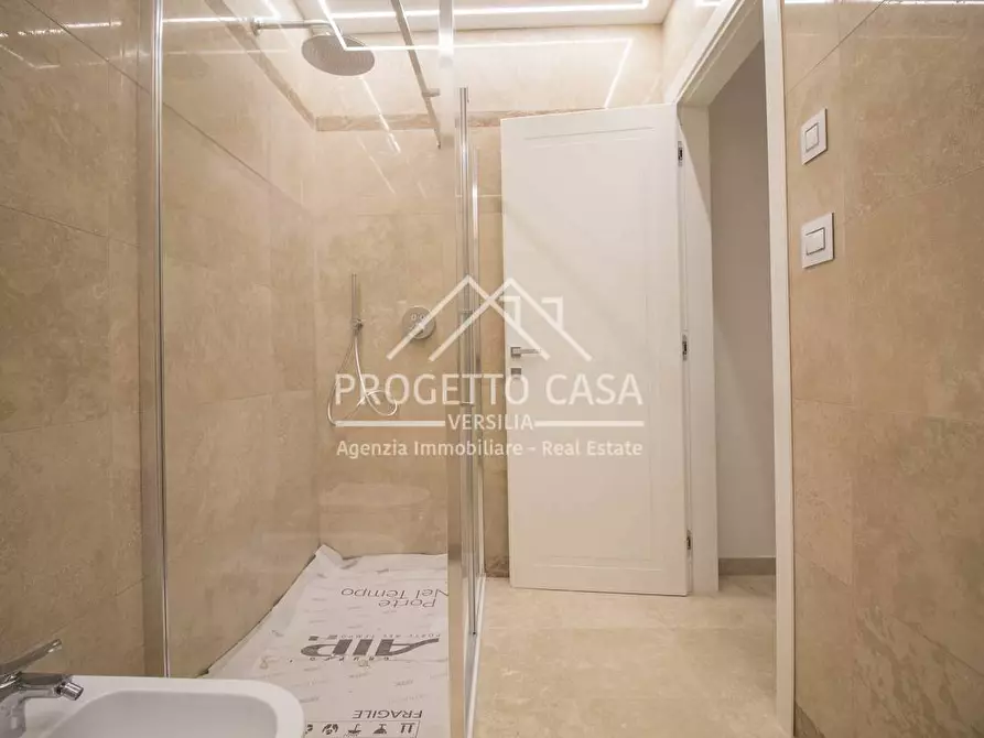 Immagine 35 di Appartamento in vendita  in VIA GENOVA a Viareggio