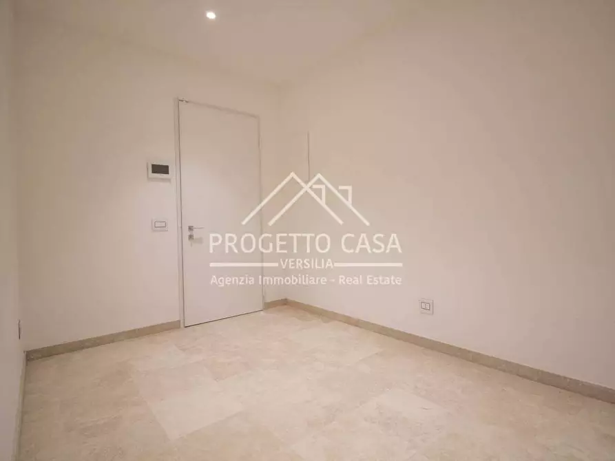 Immagine 36 di Appartamento in vendita  in VIA GENOVA a Viareggio