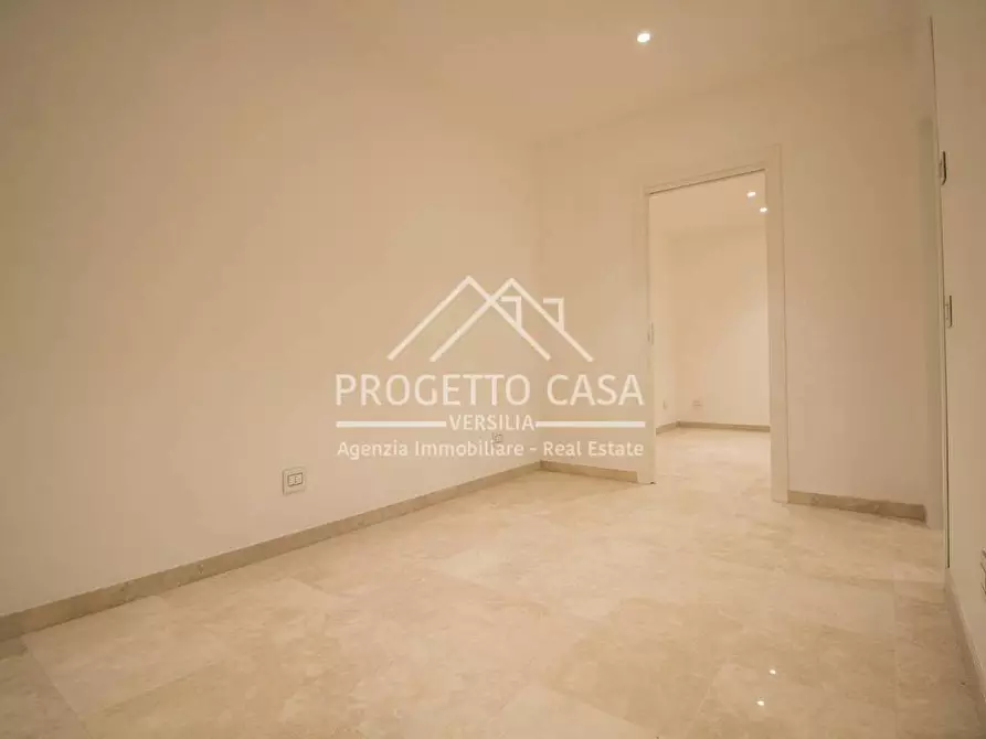 Immagine 38 di Appartamento in vendita  in VIA GENOVA a Viareggio