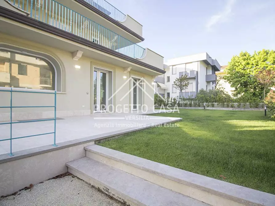 Immagine 43 di Appartamento in vendita  in VIA GENOVA a Viareggio