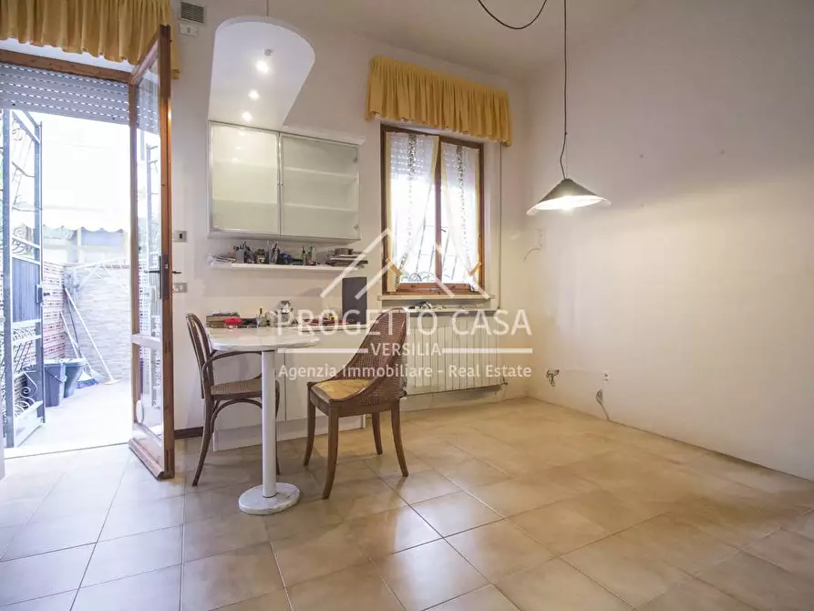 Immagine 5 di Appartamento in vendita  in VIA CORRIDONI a Viareggio