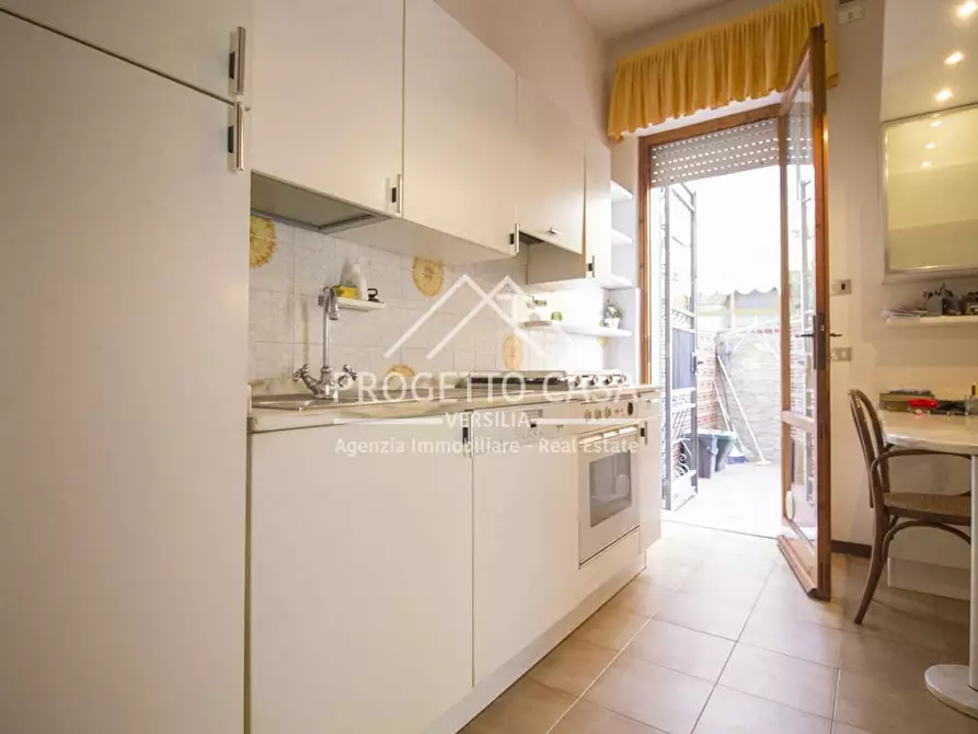 Immagine 6 di Appartamento in vendita  in VIA CORRIDONI a Viareggio