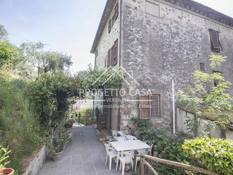 Immagine 1 di Casa indipendente in vendita  in VIA DI CACETTO a Pietrasanta